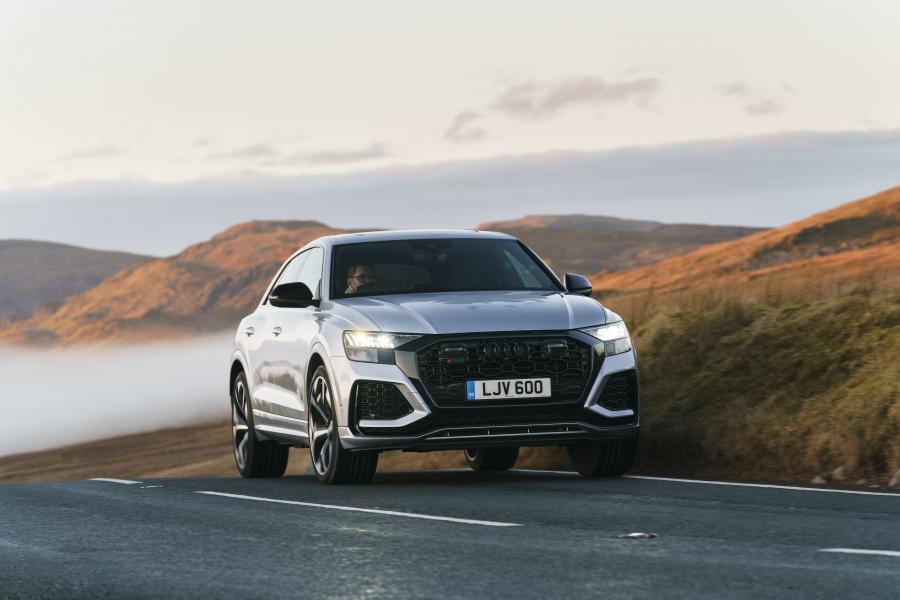  Audi RS Q8 2020 года  (UK) (фото 17 из 40)